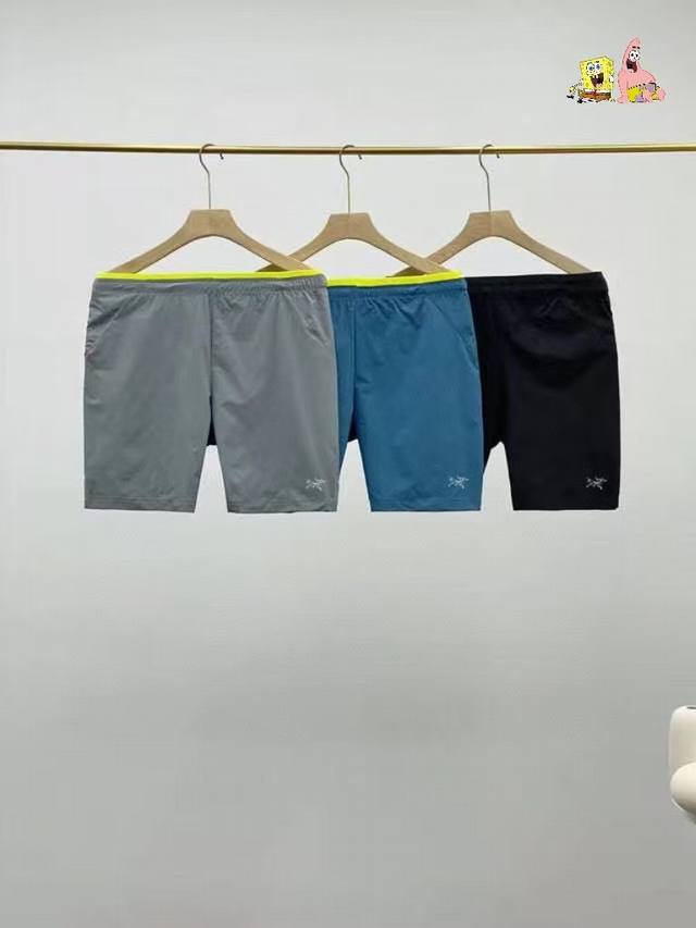 上新 Arc’Teryx 始祖鸟同款户外 科技面料运动休闲五分裤轻薄速干短裤休闲通勤 机能短裤 它是可以被定义为一条‘皮肤裤’，防晒抗撕裂，整条裤子包括腰部全带