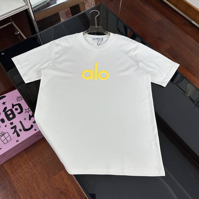 Alo 25Ss新款春夏圆领宽松立体胶发泡印花短袖T恤｜K81 面料：采用重磅270G精梳赛络纺 %纯棉面料，厚实不透，告别透薄尴尬。3倍密度打造立体廓形，耐暴