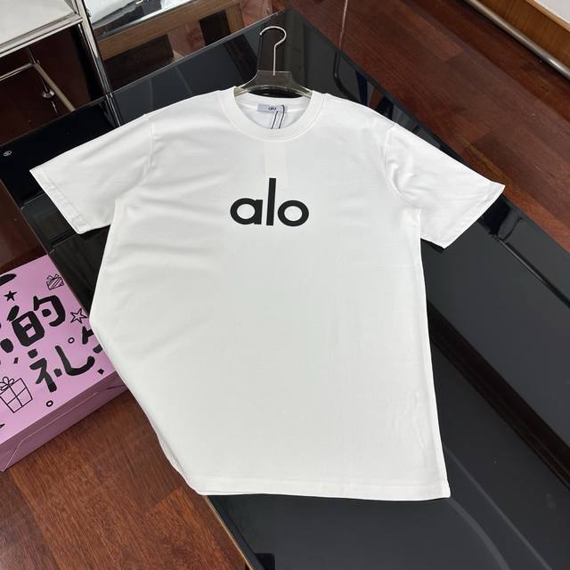 Alo 25Ss新款春夏圆领宽松立体胶前后Logo印花短袖T恤｜K86 面料：采用重磅270G精梳赛络纺 %纯棉面料，厚实不透，告别透薄尴尬。3倍密度打造立体廓