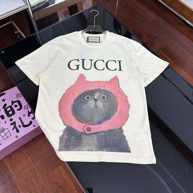 Gucci 2025夏季重磅新品来袭！无感印花高克重短袖，解锁轻奢穿搭新体验｜342 面料升级 品质触手可及 严选客供定制针织 %纯棉面料，触感细腻亲肤，高克重