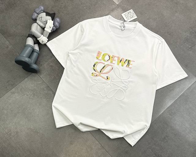 潮牌罗意威Loewe刺绣印花拼接工艺情侣款短袖T恤！ ：240G双纱潮牌专用棉，纹理清晰，质感满满，同缸定染1×1无色差精密纯棉螺纹，层搭叠穿，自留好货，强烈推