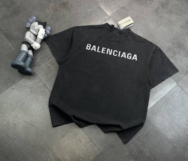 潮牌Balenciaga巴黎世家破洞字母烫钻Logo短袖T恤！巴黎世家25新春首发最新款短袖T恤 ！巴黎专用260G面料 重工水洗 做旧磨破效果 精致车线 做工
