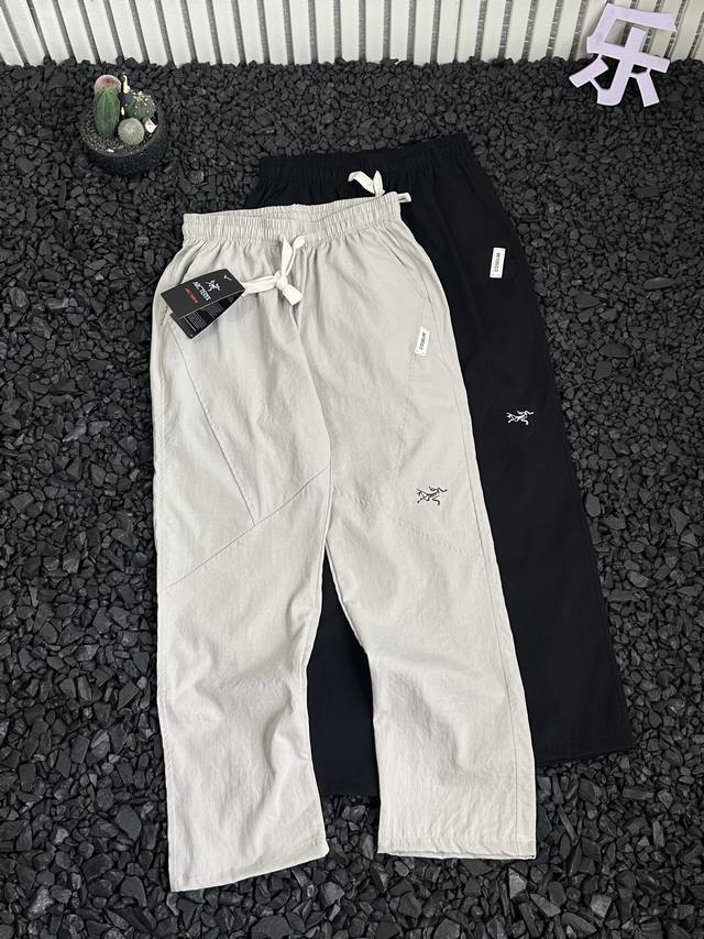 供 始祖鸟 Arcteryx 鸟家新品户外运动冷感速干运动长裤 男女款 它采用定制冷感面料，接触皮肤的瞬间，凉意袭来，在炎炎夏日也能让你保持清爽，仿佛给双腿装了