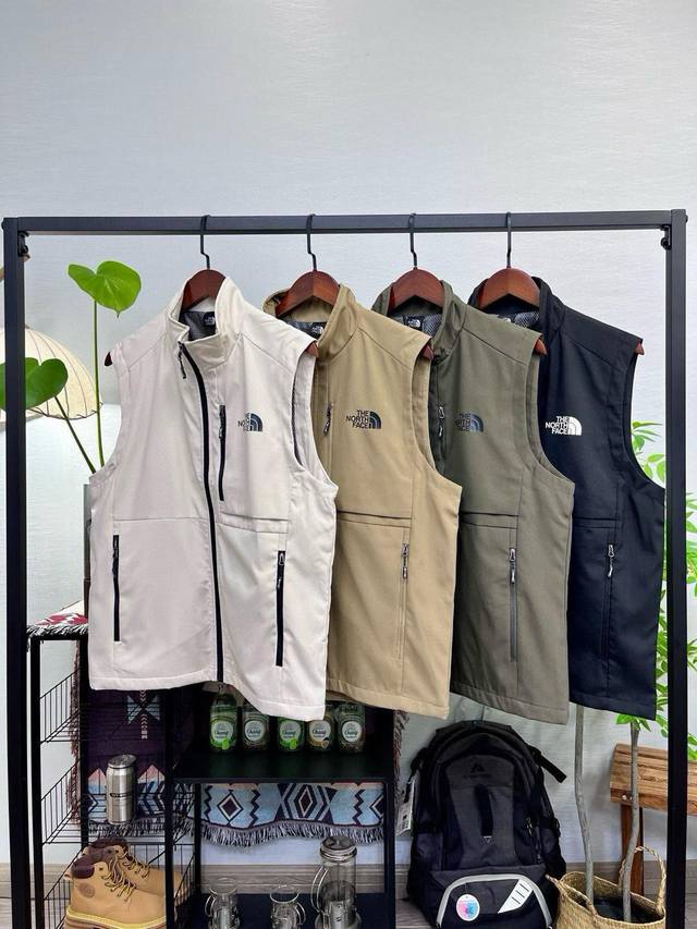 供 北面四色马甲 Tnf北面The North Face四色马甲，宽松显瘦，高品质，多场景可穿搭，3个拉链口袋容量很大，穿着方便，Wang炸绝绝子，秋季极品 显