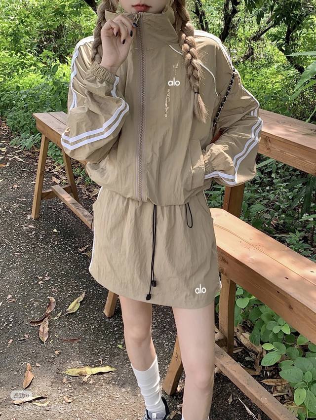 套装Alo夏季防晒外套+高腰显瘦半裙运动两件套 休闲风 套装 面料舒服 不闷热 裙子带内衬 非常友好 ~这款防晒衣特别轻 并且防晒效果非常非常好水洗也不会降低防