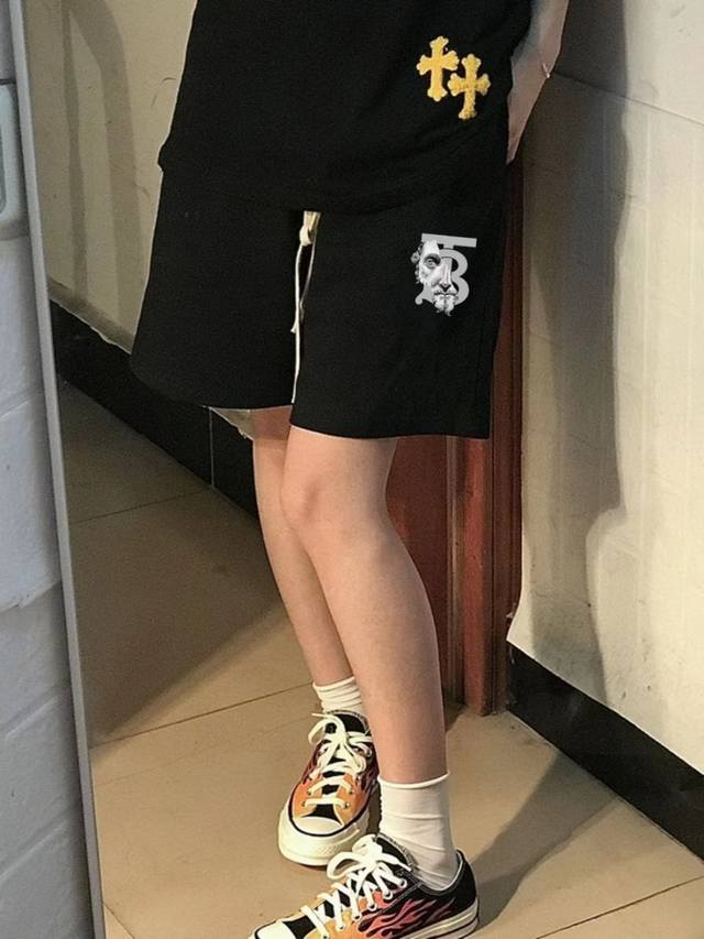 上新 升级版400克双股毛圈巴宝莉Burberry人脸百搭纯棉短裤情侣款纯棉针织面料 超级柔软舒适透气的纯棉针织面料五A级面料！双股毛圈400克 版型真的不要慌