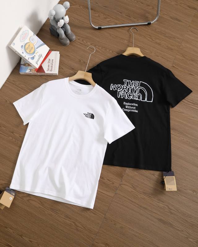 品牌：北面 The North Face 尺码：M-L-Xl-Xxl-Xxxl 颜色：白色-黑色 类型：男士运动速干T恤 材质：260克高克重运动户外科技棉 领