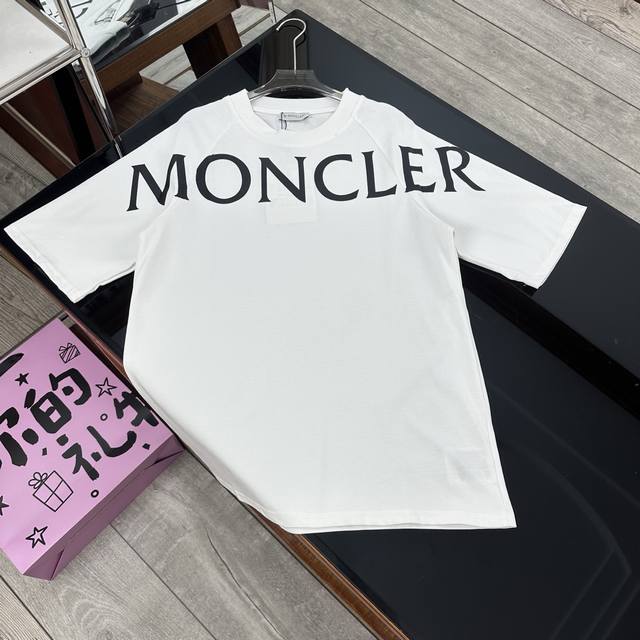 Moncler 蒙口25Ss 大字母标语印花Logo徽章情侣圆领短袖T恤｜833 独家定制270克32支双纱滑爽棉 质感非常柔软舒服 100%区别市场的顶级面料