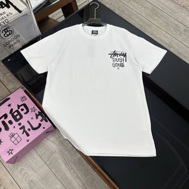 Stussy 斯图西 25Ss城市限定 Tough Gear印花短袖T恤男女同款情侣短袖T袖｜6926 经典永远不会过时、人手必备款，250G纯棉精梳棉不起球不