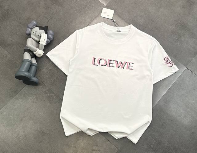 潮牌罗意威Loewe刺绣拼接工艺情侣款短袖T恤！ ：240G双纱潮牌专用棉，纹理清晰，质感满满，同缸定染1×1无色差精密纯棉螺纹，层搭叠穿，自留好货，强烈推荐~