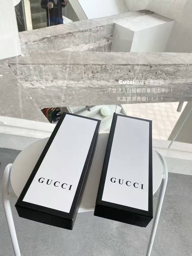 Gucci一盒5双！堪称经典， 四季春夏短袜 无可挑剔G家 最新系列 ，百搭都显得潮流时尚,档次感绝佳 全棉材质吸汗透气舒适感十足,有效的吸湿排汗，菱格袜口穿着