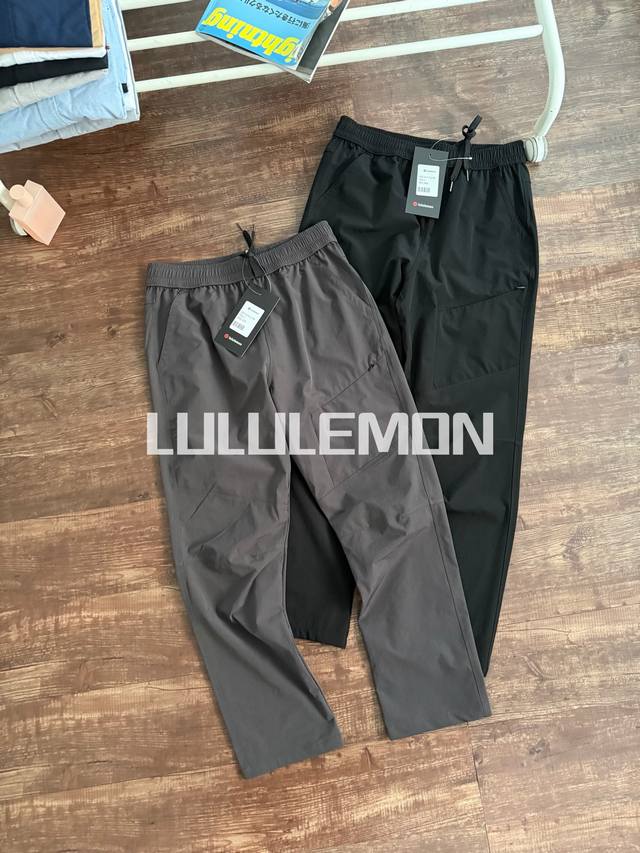 颜色：黑色，灰色 尺码：L到4Xl 露露25全新春款系列男士休闲裤 线上 0+ 旗舰5个颜色，我们带来黑色，灰色！ 今年的春季主打款！露露的面料太让人放心，上身