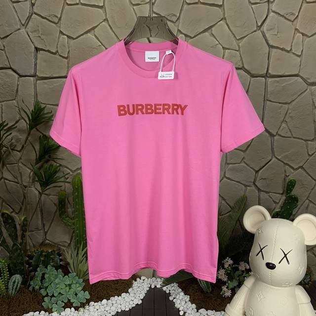 巴宝莉 Burberry博柏利 字母印花圆领直筒短袖 T恤 粉色 秒杀市面上一切版本 只能说根本就不是一个级别的存在 不管是材质还是细节还原度以及工艺制作方面