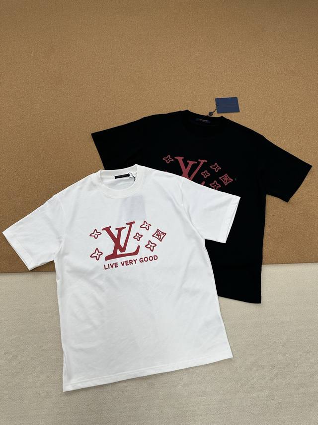 Lv 路易威登 25Ss夏季新品胸前老花字母印花短袖T恤 情侣款 颜色：黑色 白色 尺码：S-Xl 小红书热门爆款，明星网红同款穿搭，男女日常通勤穿搭必备单品！