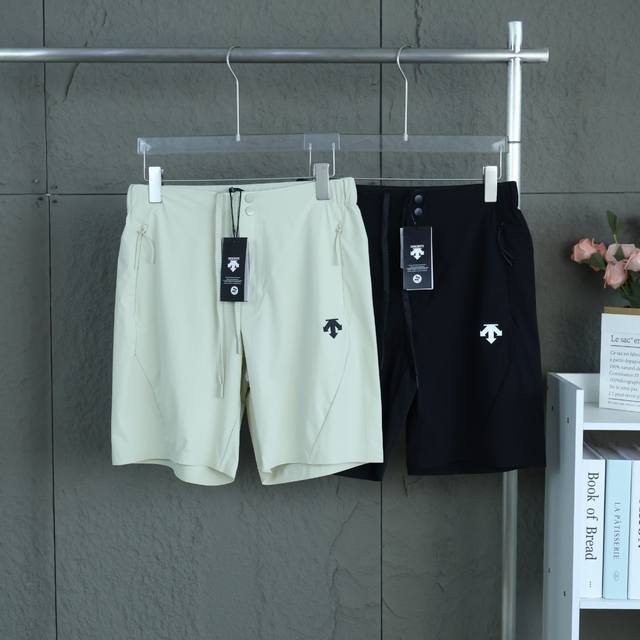 Descente迪桑特Training系列综训训练运动健身男士梭织短裤 夏季年度高品质短裤！ 外贸公司严选品质！高颜值！实用性都在线的一款高端短裤！ 商务休闲完