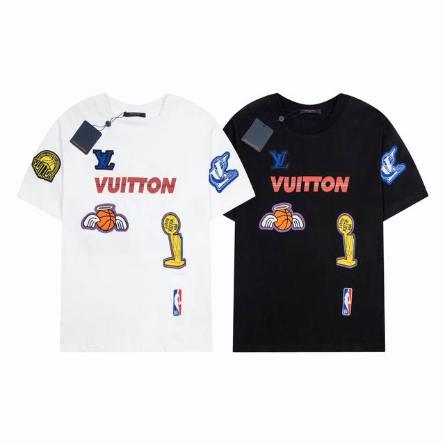 顶级最高版本 Lv路易威登Louis Vuitton 驴家1V 经典联名Nba刺绣满身图案字母半袖T恤短袖 男女同款 情侣款 宽松版型 最高版本 原版面料 高版