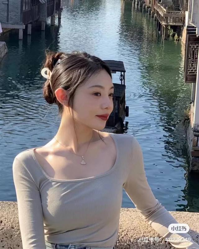 宝格丽DⅠVa满钻扇子项链 满满的闪亮感！V金镀咪金 宝格丽高级满钻大号扇形裙子项链，高端定制火爆专柜 进口金镶钻扇形裙子 原版Logo好美腻百搭款 采用S92