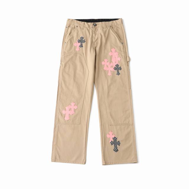 Chrome Hearts 克罗心2025新款卡其伐木粉色棋盘格十字架贴皮情侣款宽松牛仔裤 顶级天花板品质 不同水洗质感的款式，对腿细腿粗人士十分友好，直筒宽松