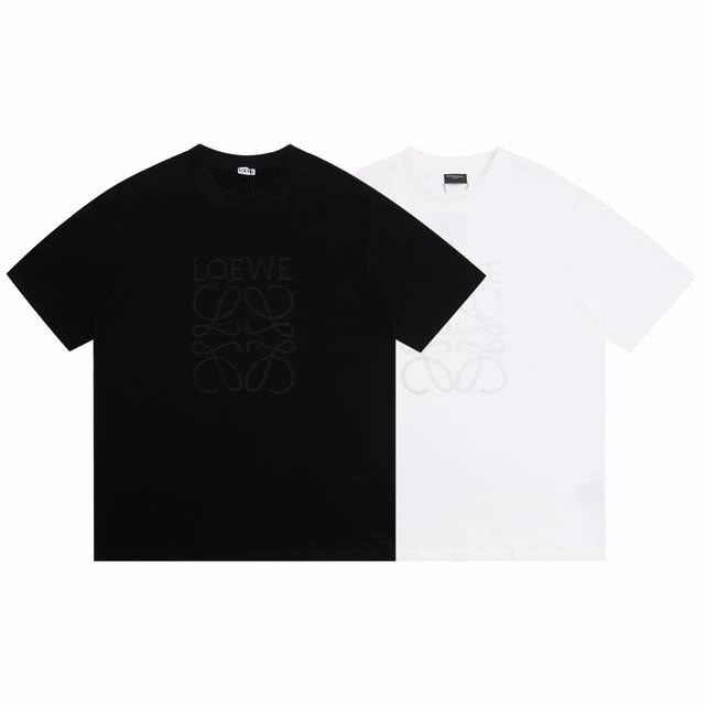 Loewe罗意威2025Ss新款字母人字绣花情侣休闲短袖T恤 最高版本！定制面料290克双纱！字母人字绣花工艺设计！ 辅料：开模原版过鉴定领标 %真丝洗水标。正