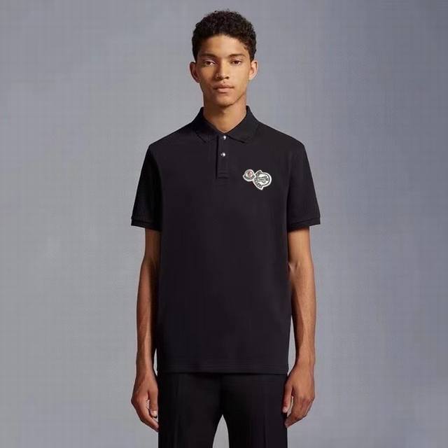 Moncler 蒙口 盟可睐 高版本 独家新款 爆款推荐Mon*Cler 蒙口春夏新款专柜新款男士标识短袖Polo衫商务休闲衬衫经典蒙口Logo。 纯色Logo