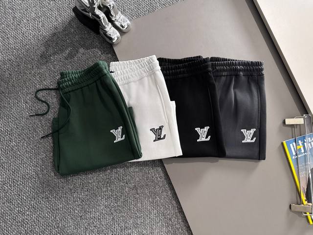 Lv 2025新款 轻奢主义 高密度重叠刺绣Logo 后开袋 男女日常通勤 穿搭必备 休闲短裤 定制毛圈面料 进口机刺绣工艺 腰标吊牌洗水唛三标齐全 码数：S