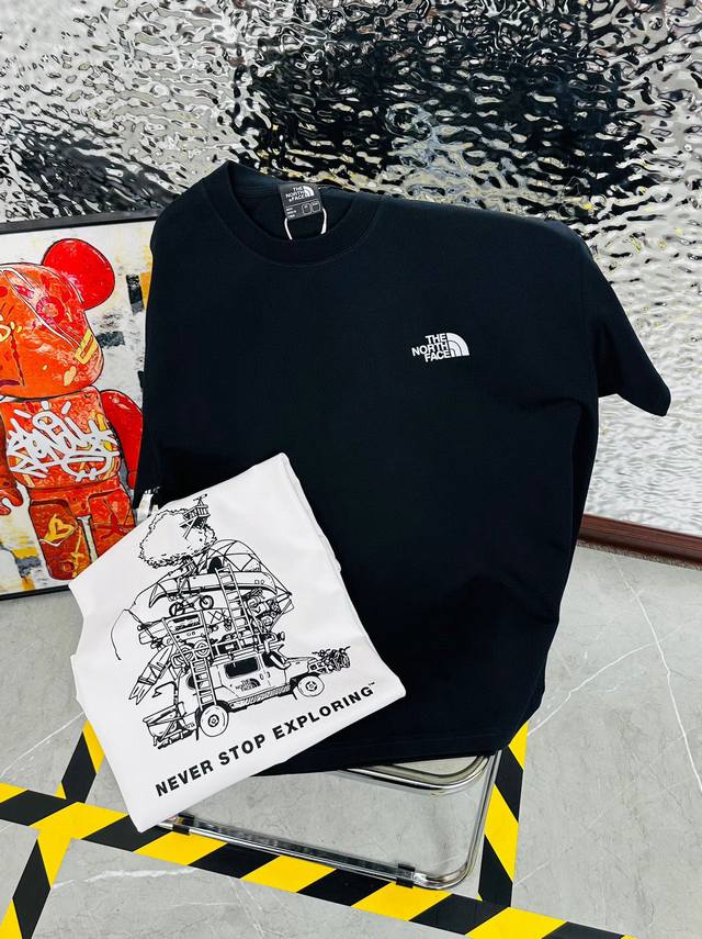 The North Face 北面25夏季新款印花休闲宽松情侣款 短袖T恤D904 细节:版本一比一复刻，吊牌 领标 水洗。带Nfc芯片识别 面料：采用40织双