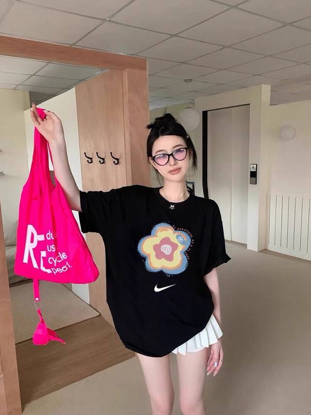 260G重磅纯棉 Nike 耐克 Nk 绚烂花朵图案 可爱清新 短袖T恤 男女同款 半袖 情侣款 面料工艺： 1.260G重磅纯棉，100%棉，恰到好处的克重，