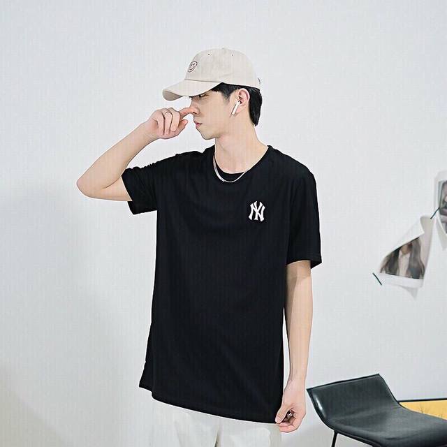 新款上新 独家定制福利跑量版本Mlb Ny洋基队长胸前刺绣后背面大Logo斜背搂空情侣款短袖T恤 最火爆胸前小Logo刺绣 后背面最流行的搂空印花短袖T恤 最新