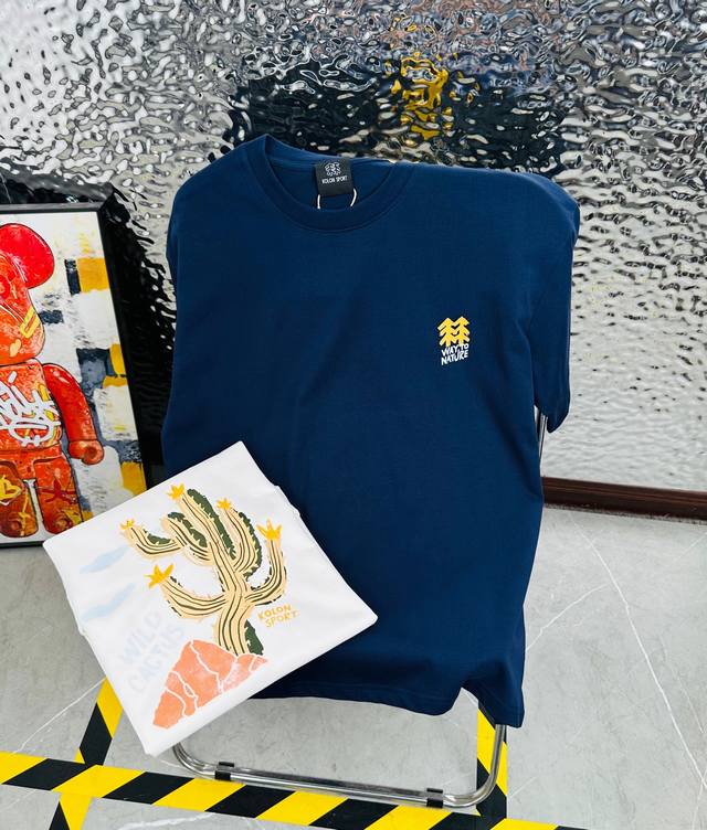 Kolon Sport 可隆25夏季新款印花休闲宽松情侣款 短袖T恤Dt1075 细节:版本一比一复刻，吊牌 领标 水洗。 面料：采用40织双纱300克面料，不