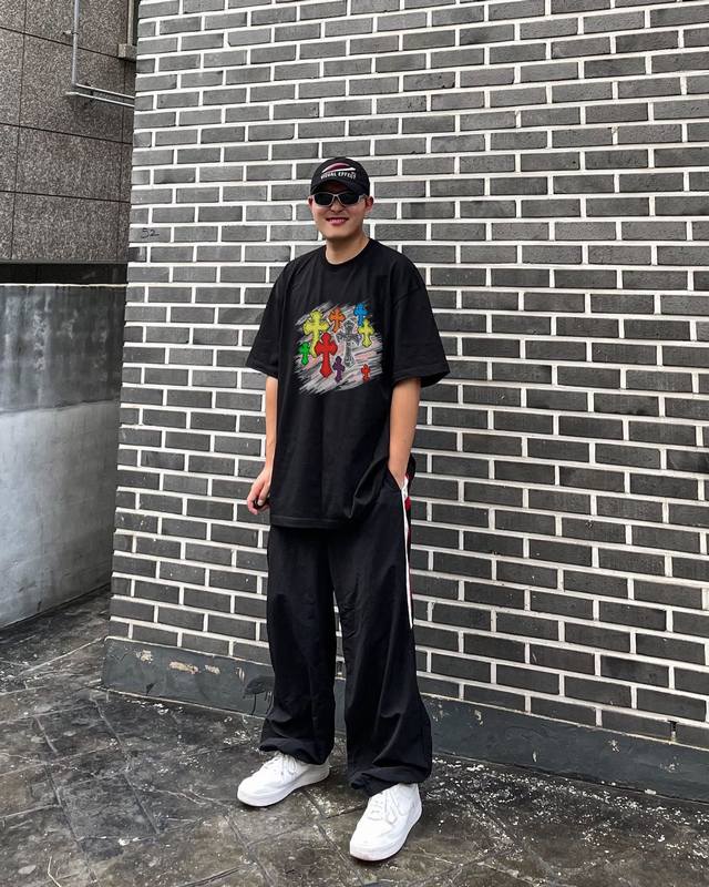 Chrome Hearts 克罗心22Ss十字架重影情侣短袖 采用230克定制精梳棉，三针五线做工，领口包包边条 舒适透气柔软又亲肤 上身显瘦挑高小哥小姐姐绝对