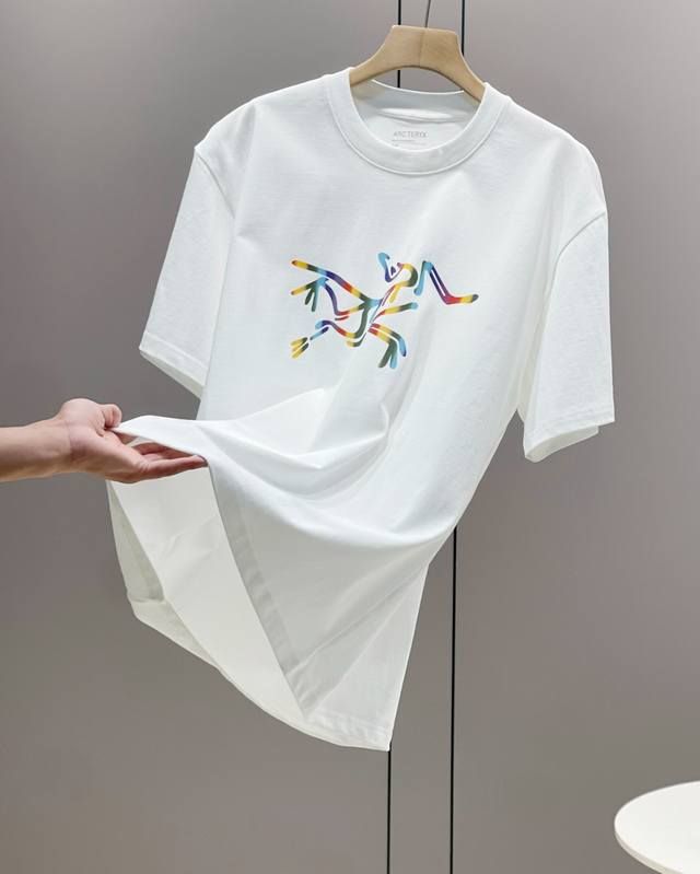 顶级版本 认准330G高克重 Arc'teryx 始祖鸟五彩夏季新款宽松情侣款短袖T恤 款号：C7040 颜色: 黑色 白色 细节版本一比一复刻 重磅专柜最新款