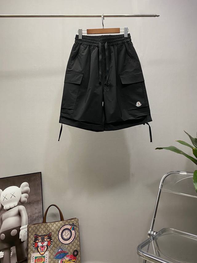 爆款蒙口专品男士大口袋工装休闲速干短裤！流行前线！！ 超值高科技面料，透气特性好！ 创新格式设计。全新款和面料。 真是时尚帅气1清爽一个夏季！！这一款速干面料和