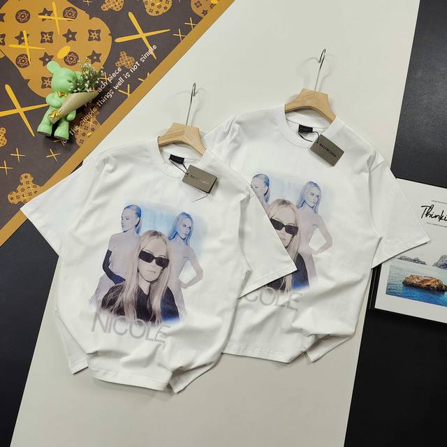 尺码Xs-L爆款推荐 Balenciaga 巴黎世家短袖T恤新鲜出炉的金 卡戴珊 直喷印花磨烂做旧短袖T恤 穿卡姐同款 享卡姐人生 本市场No.1的质量 真正天