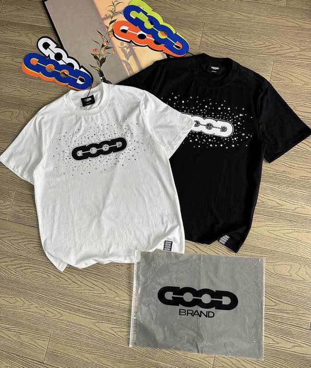 Goodbrand 25Ss新款 彩色满钻字母Logo 镂空硅胶印花 宽松男女同款圆领纯棉短袖T恤 版型宽松版，面料330G全棉精梳棉，品质超赞 颜色： 白色-