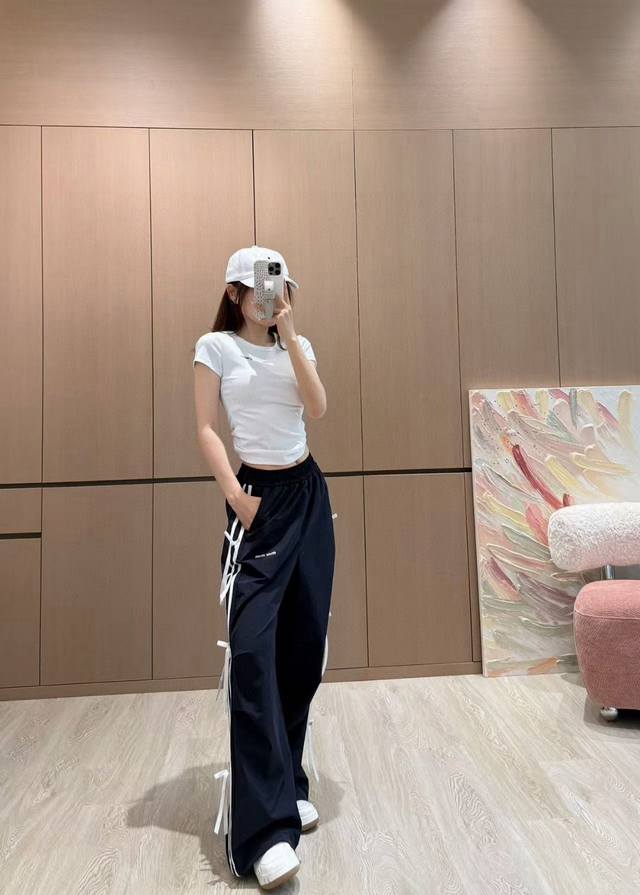 Miumiu缪缪字母印花撞色织带蝴蝶结松紧腰休闲裤长裤 款号：25670705449 颜色：白色 蓝色 尺码：Sml S码80-95斤 M码95- 斤 L码 -