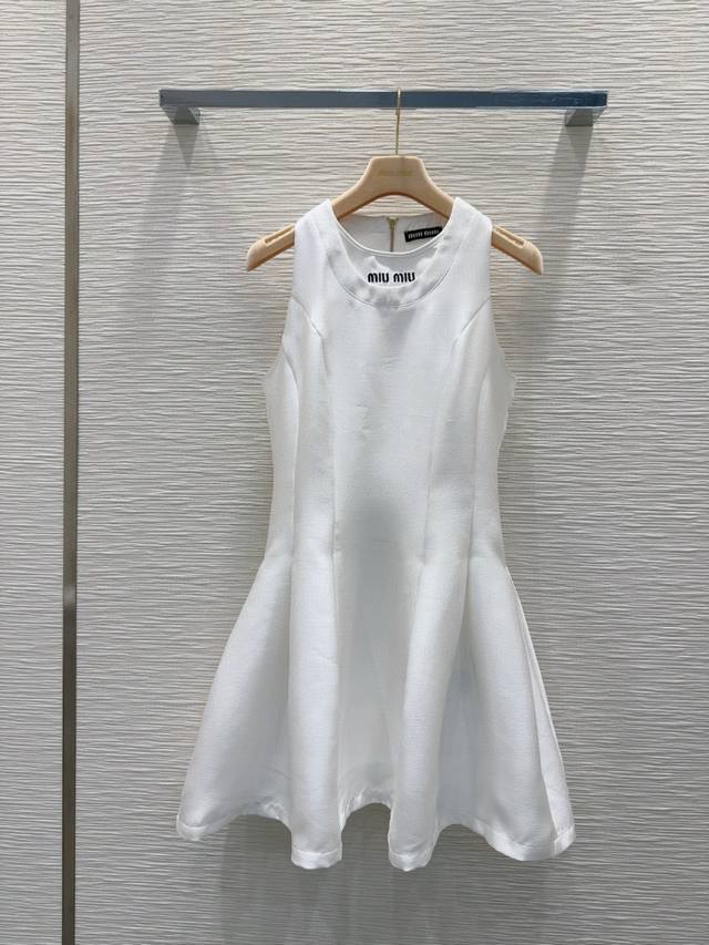 Miumiu缪缪字母刺绣拉链背心裙连衣裙 款号：25670706085 颜色：白色 尺码：Sml S码80-95斤 M码95-110斤 L码110-125斤