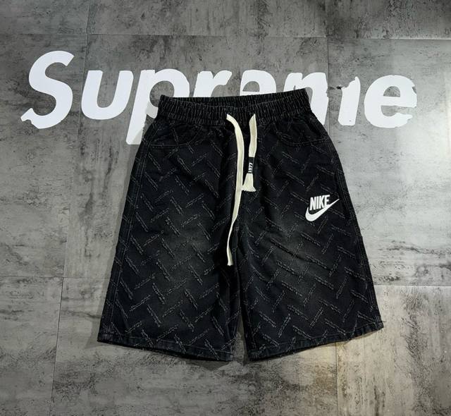 Nike牛仔水洗提花款 复古休闲情侣短裤 面料采用牛仔面料 舒适 版型立体 上身效果好 原版一比一开模定制 原版复刻 版型立体 侧开衩 工艺复杂 万针刺绣Log