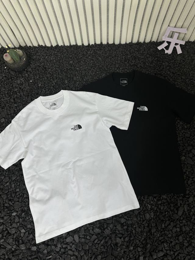 北面 The North Face 25Ss夏季后背山峰印花短袖T恤 情侣款 小红书热门爆款，明星网红同款穿搭，男女日常通勤穿搭必备单品！ 高品质高克重双纱面料
