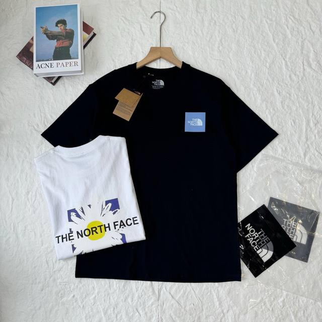 The North Face 北面 25Ss Tnf城市户外系列印花情侣短袖T恤 前幅的图案是北面设计款，印花采用进口胶浆工艺，经过对印刷网版进行技术处理，加了