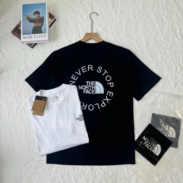 The North Face 北面 25Ss Tnf城市户外系列印花情侣短袖T恤 前幅的图案是北面设计款，印花采用进口胶浆工艺，经过对印刷网版进行技术处理，加了