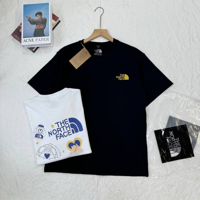 The North Face 北面 25Ss Tnf城市户外系列印花情侣短袖T恤 前幅的图案是北面设计款，印花采用进口胶浆工艺，经过对印刷网版进行技术处理，加了