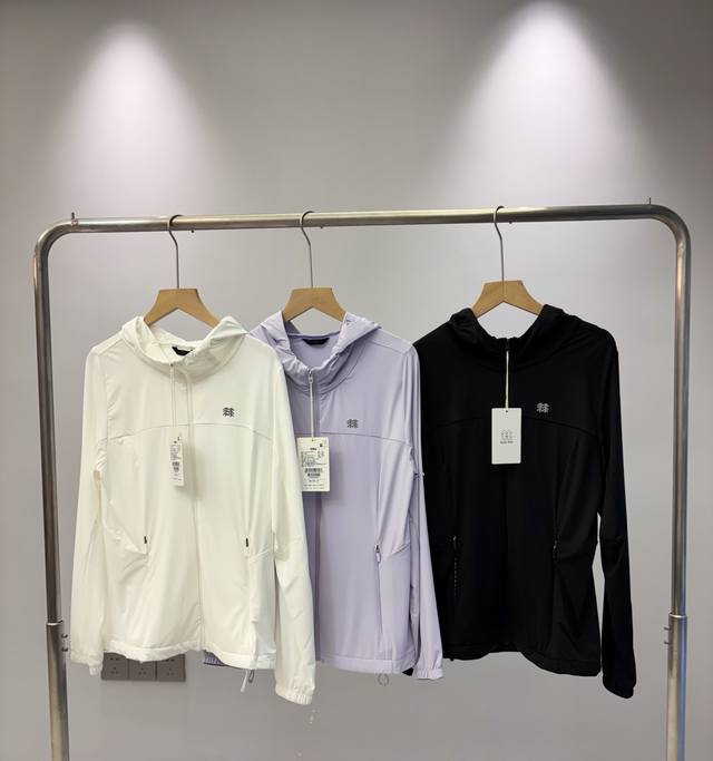 Kolon Sport可隆皮肤衣防泼水外套防晒Upf70+风衣户外防晒衣 ①防晒Upf70+内里全包边面料全部采用高定制面料，轻质量感，挺阔有型，四面弹结构，同