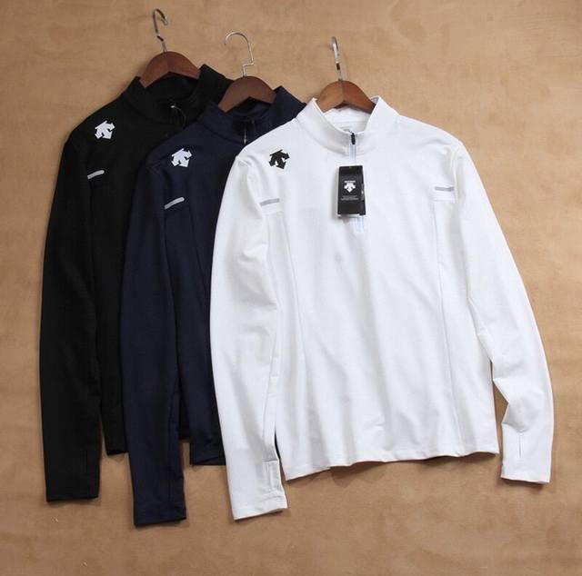 Descente Dst 迪桑特 立领半拉链运动打底衫长袖T恤户外休闲衫， 男女同款立领半拉链设计非常百搭可商务可休闲可运动，科技面料具有高效的透气吸湿排汗功效