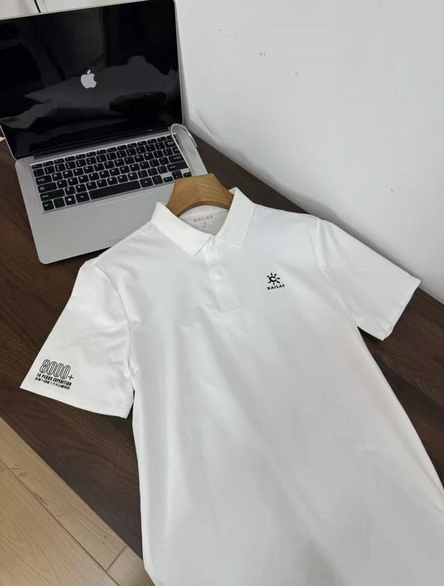 Kailas凯乐石8000+翻领基础款袖标Polo衫T 胸前经典Logo立体精致 ，工艺细致到精髓！ 面料采用舒弹棉 柔软 丝滑 清香 排汗 速干 清爽舒适 良