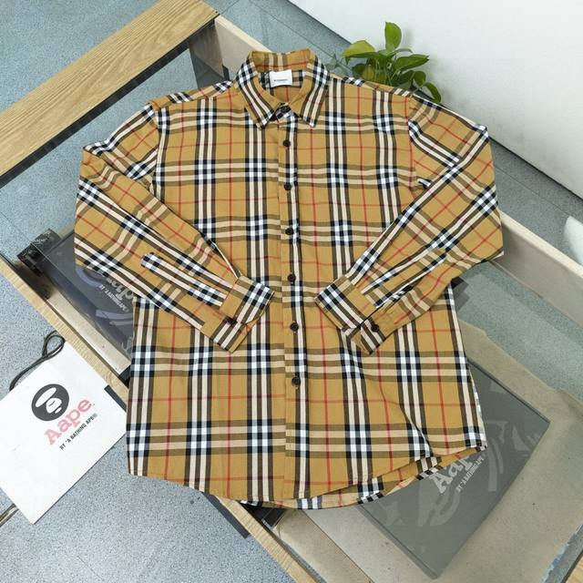 上新 款号：Qn09 Ss新款Burberry巴宝莉经典格子印花休闲情侣长袖衬衫，采用爽滑纯棉面料，体感更舒服，定位裁剪，衬衫对格，费时又废料，整体风格立体饱满