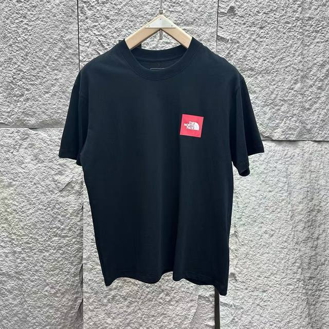 夏季上新， 北面The North Face中国蛇年特别限定款，美版都市户外通勤男士纯棉T恤，240克高品质面料，加厚加宽领口螺纹 黑色 本白 M肩宽48胸围1