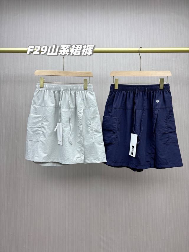 一包2件，夏日的纯欲裤裙来啦，看似裙子，实为短裤！Lulu2025新款防走光山系裙裤，高质量肌理感性感短裤。上身秒变漫画身材，梨形微胖姐妹也能穿出辣妹感，这款真