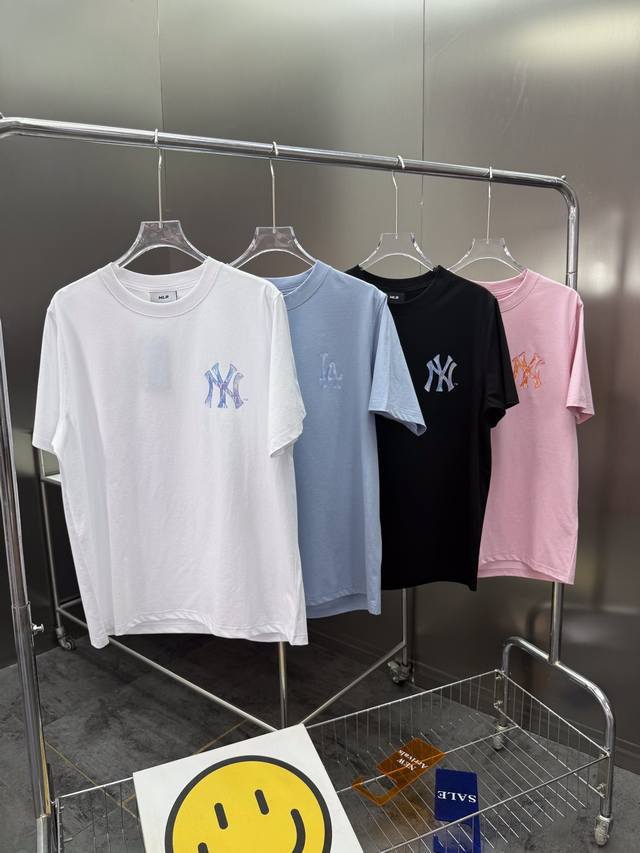 潮牌国专柜同款Mlb 一款简约中又带有极具设计感的短T， 透着满满精致高档范，简约纯色诠释着简单素雅，4款颜色都非常清新自然，上身活泼减龄，轻松打造夏日气息处处