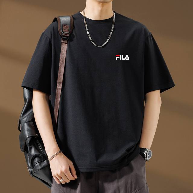 Fila 斐乐T恤限定印花短袖T恤，男女同款，小红书 Ins 爆火， 男女上身效果都超级Nice，上身柔软舒适 定制螺纹领口 ，版型超赞不挑人 上身效果好看到爆