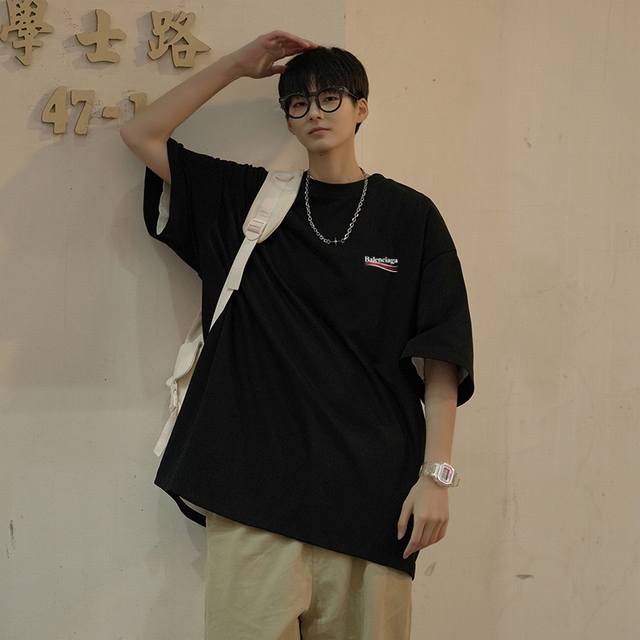 Balenciaga 巴黎世家短袖，专柜款短袖T恤，男女同款，经典Logo，Ins小红书叫你搭配上身，夏季新品首发，版型宽松，修饰脸型且舒适有型，近年来深受欢迎